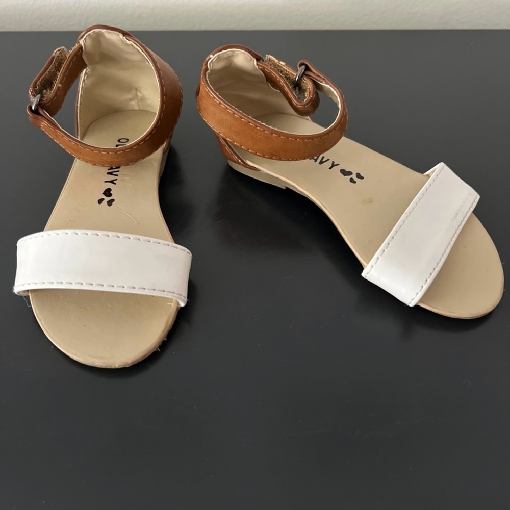 Old navy kids sandals size 6